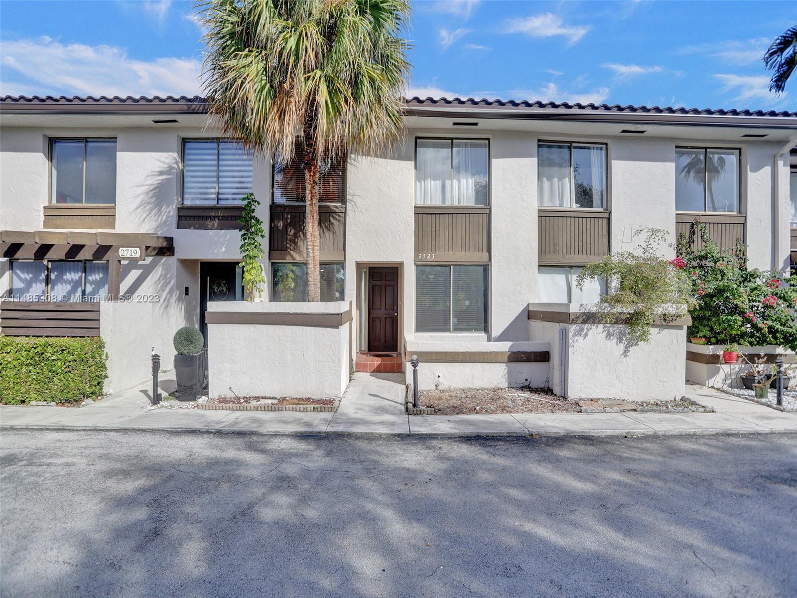 LAKEVIEW TOWNHOUSES CONDO - Residential