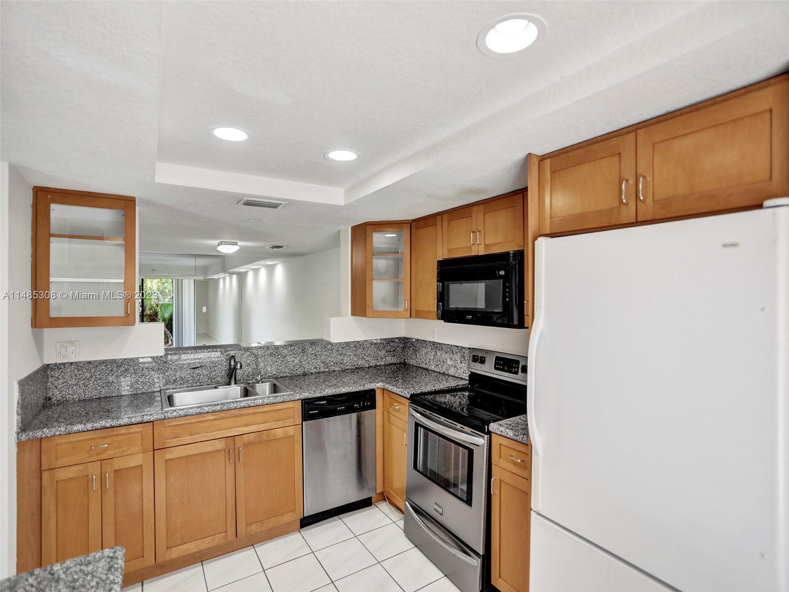 LAKEVIEW TOWNHOUSES CONDO - Residential