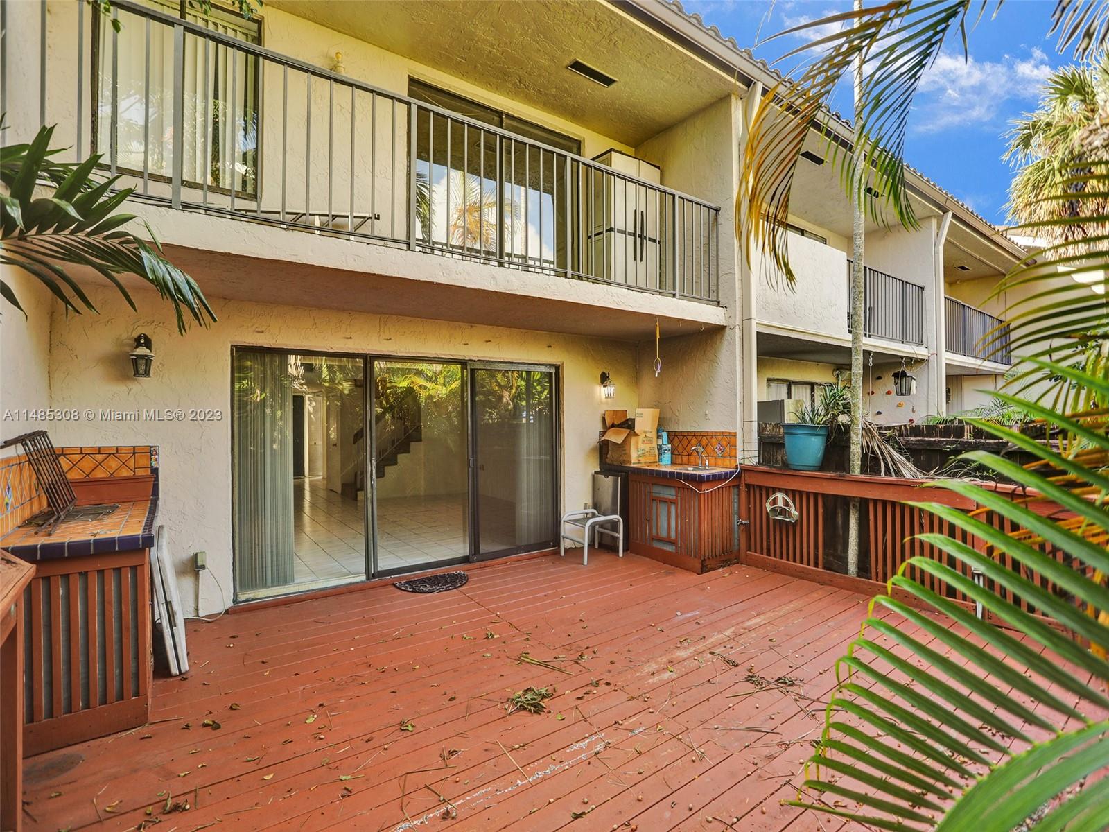 LAKEVIEW TOWNHOUSES CONDO - Residential