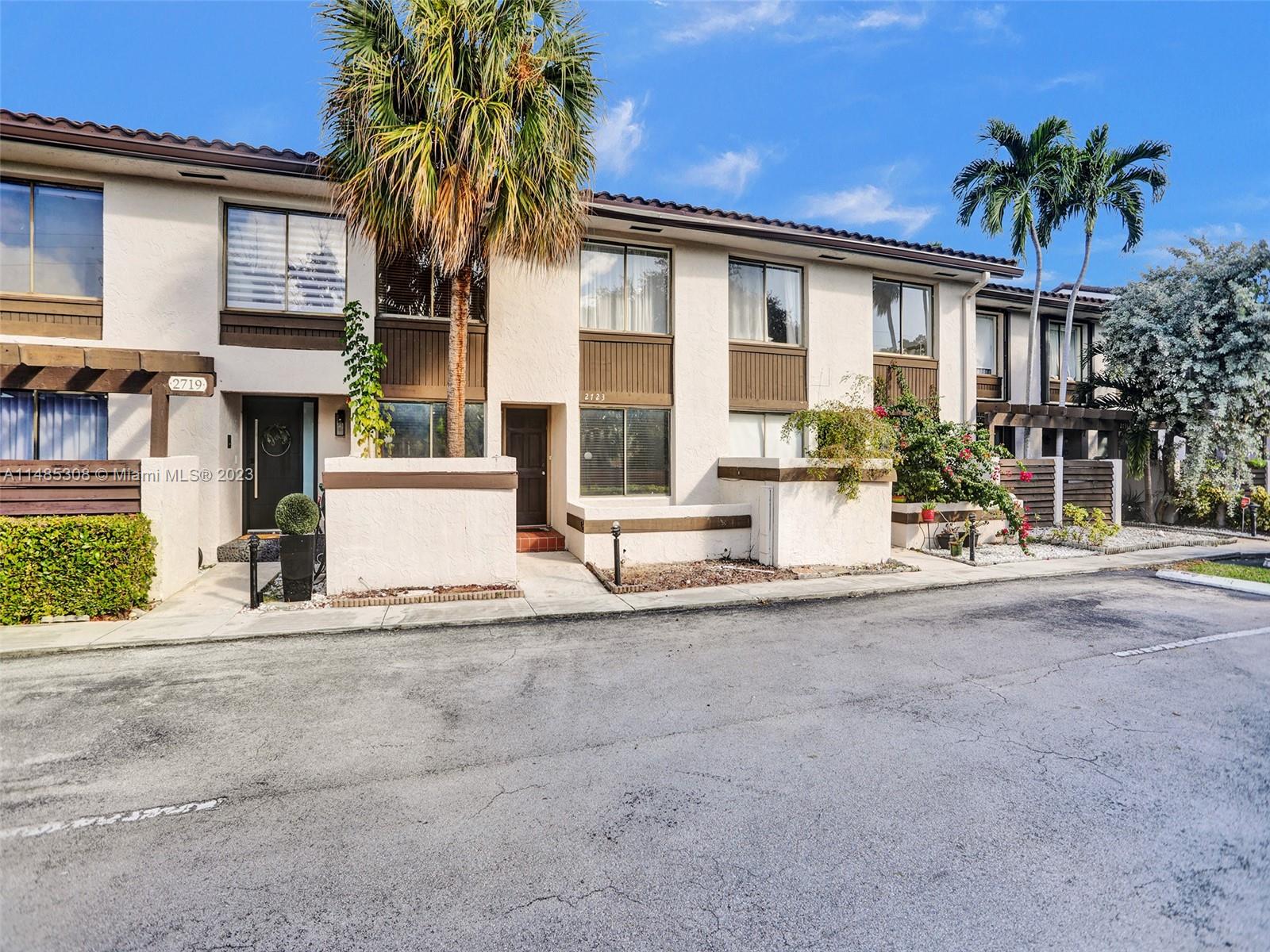 LAKEVIEW TOWNHOUSES CONDO - Residential