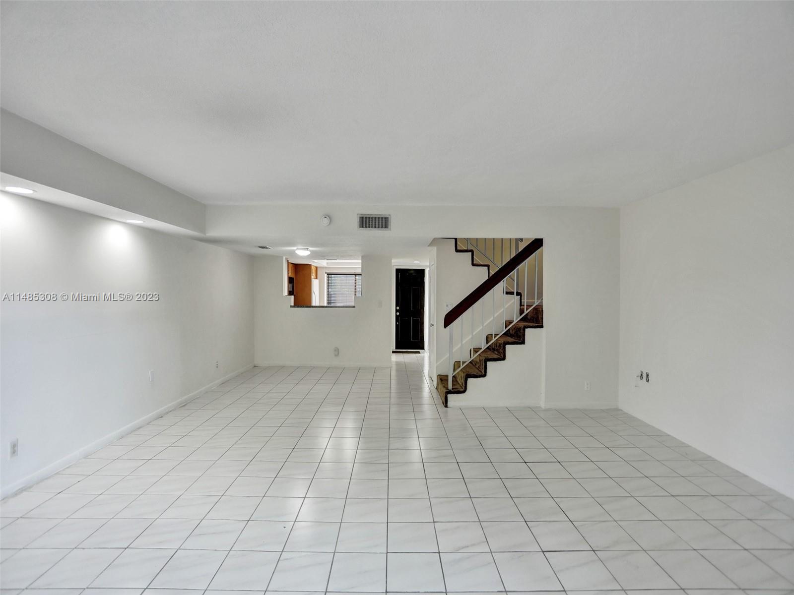 LAKEVIEW TOWNHOUSES CONDO - Residential