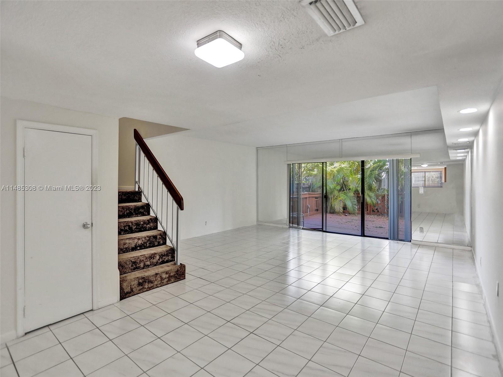 LAKEVIEW TOWNHOUSES CONDO - Residential