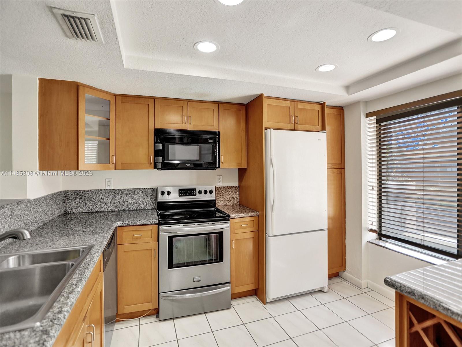 LAKEVIEW TOWNHOUSES CONDO - Residential