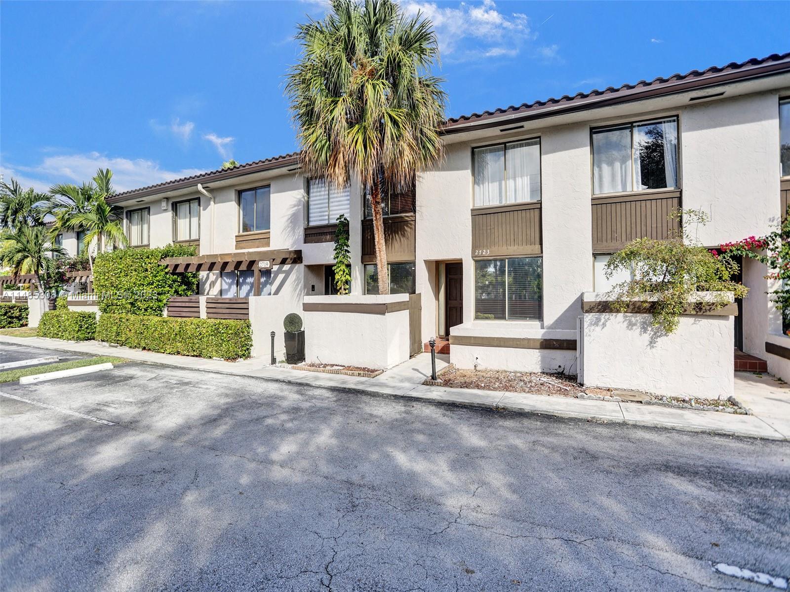 LAKEVIEW TOWNHOUSES CONDO - Residential