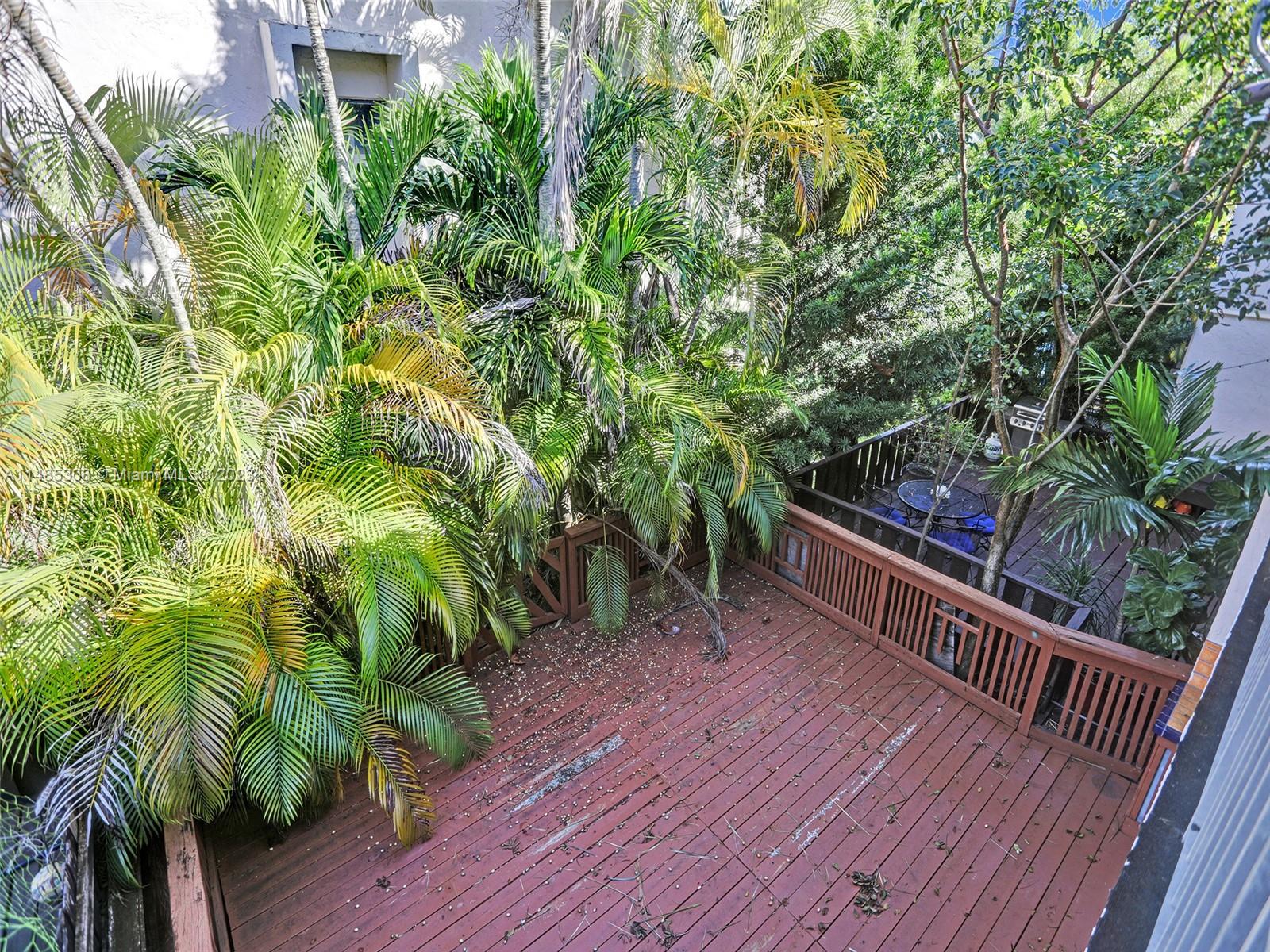 LAKEVIEW TOWNHOUSES CONDO - Residential