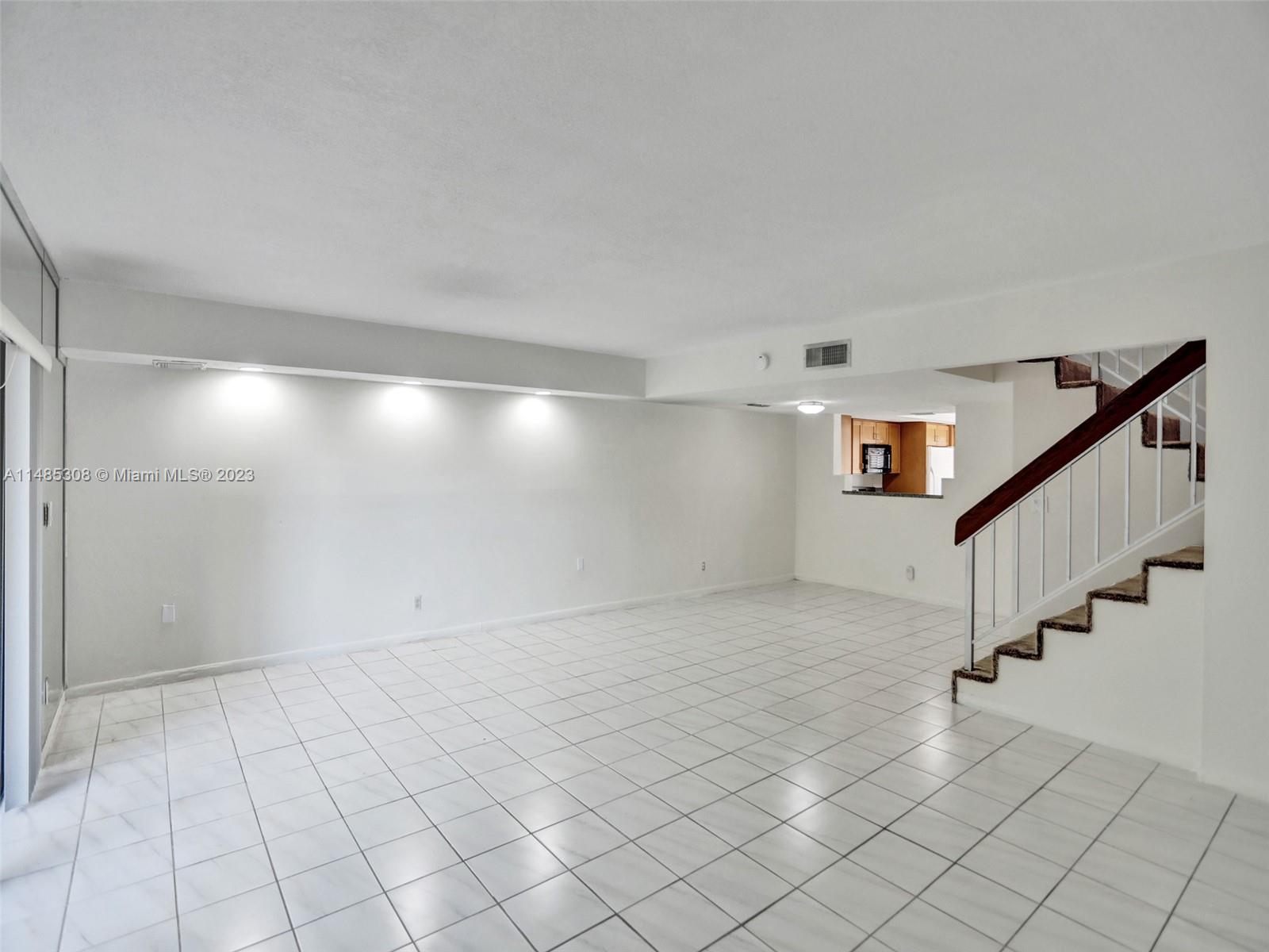 LAKEVIEW TOWNHOUSES CONDO - Residential