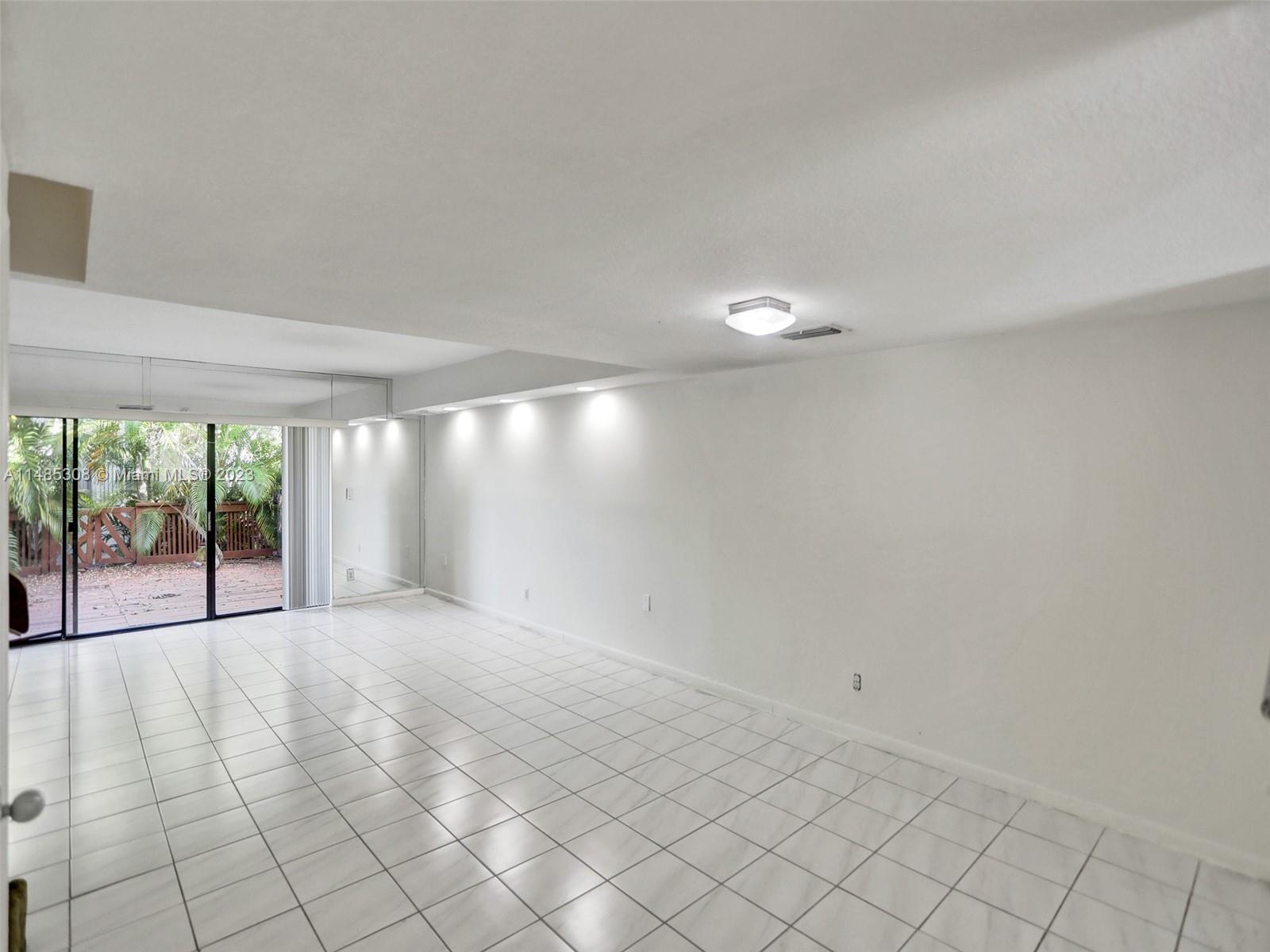 LAKEVIEW TOWNHOUSES CONDO - Residential