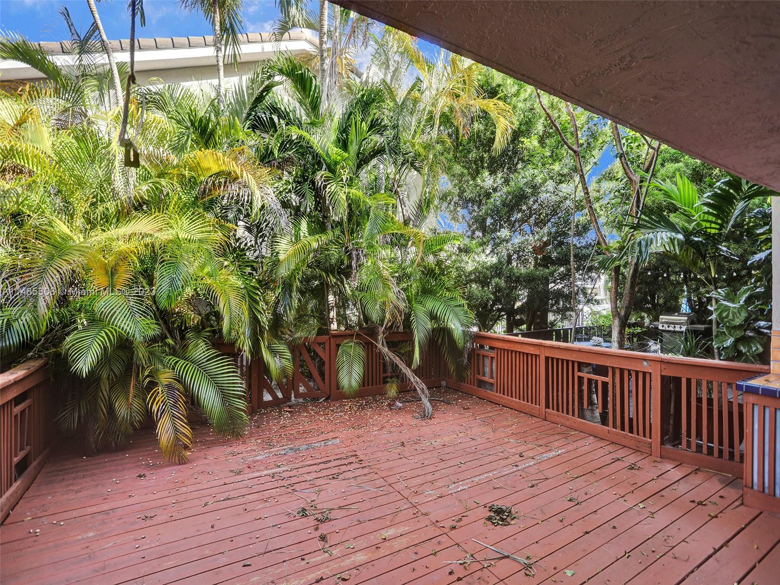 LAKEVIEW TOWNHOUSES CONDO - Residential