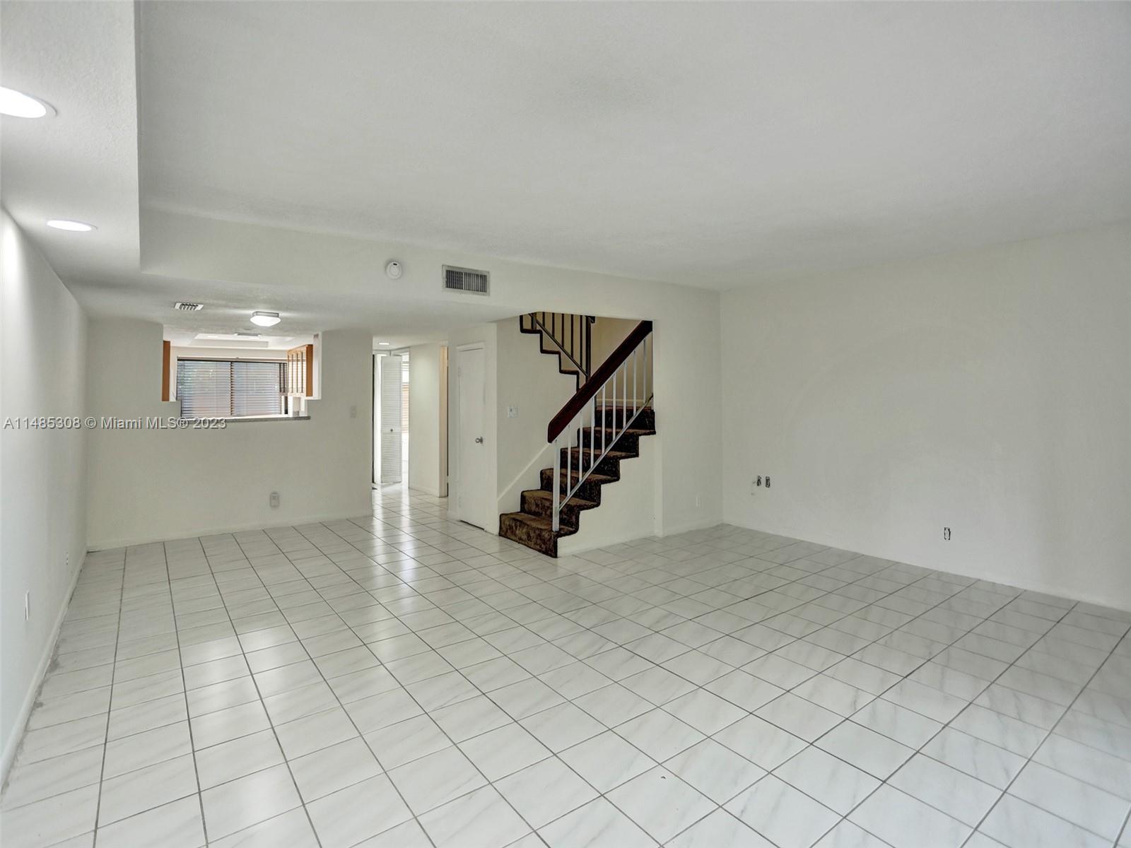 LAKEVIEW TOWNHOUSES CONDO - Residential