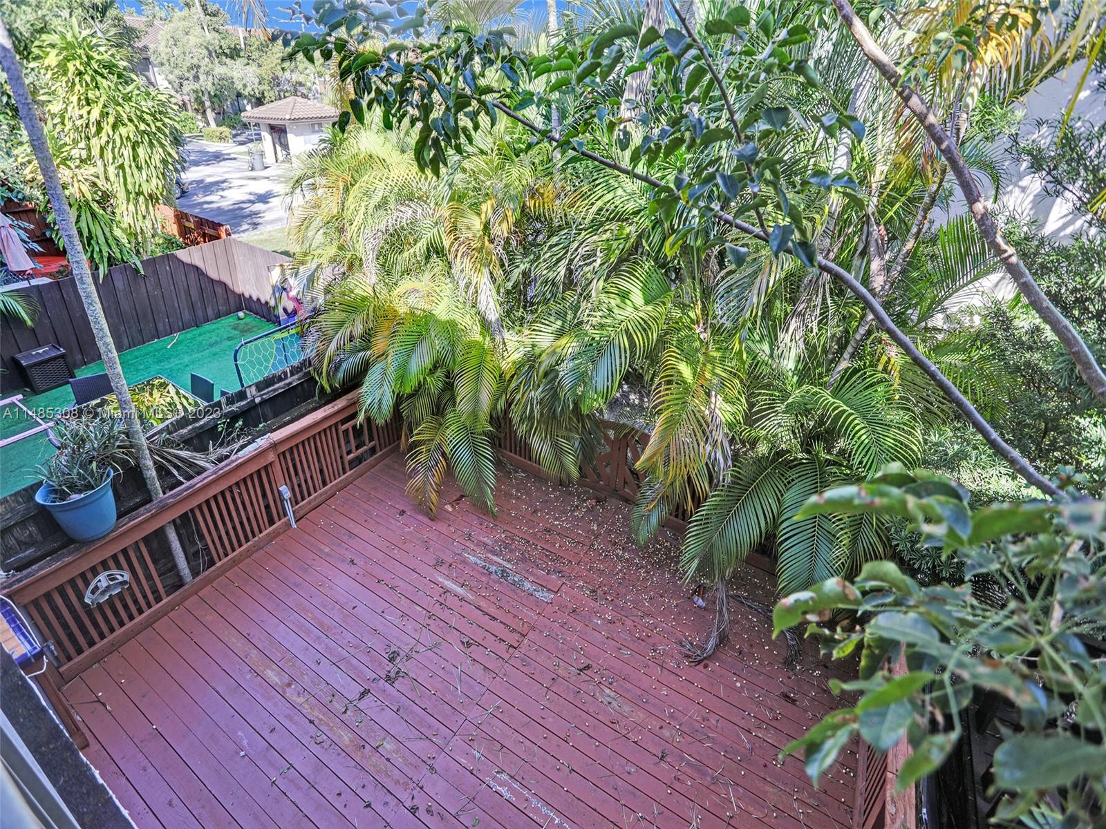 LAKEVIEW TOWNHOUSES CONDO - Residential