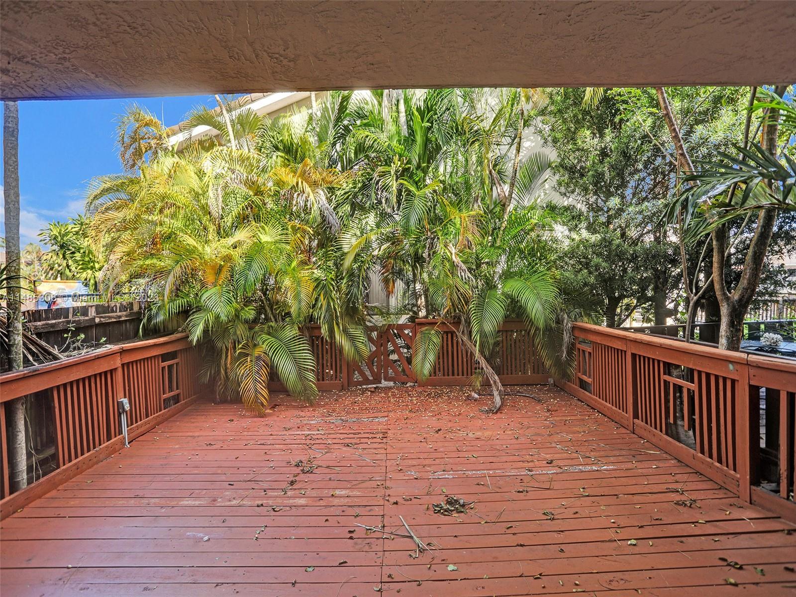 LAKEVIEW TOWNHOUSES CONDO - Residential