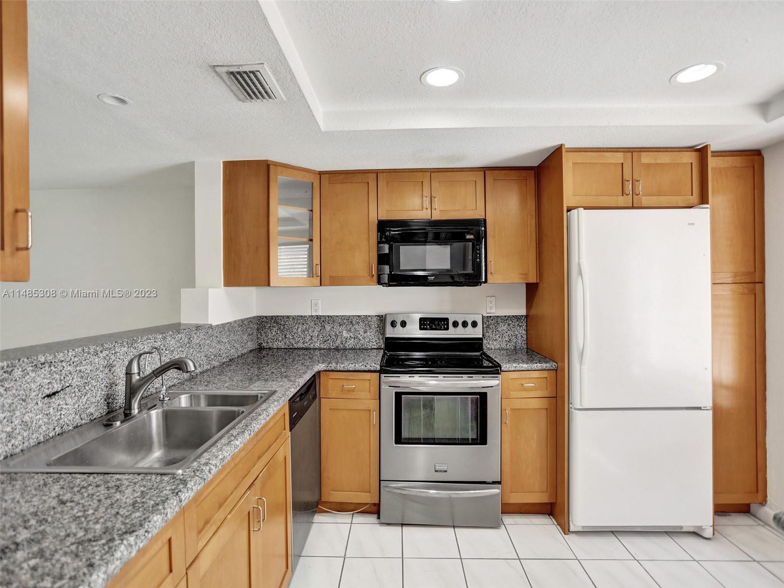 LAKEVIEW TOWNHOUSES CONDO - Residential