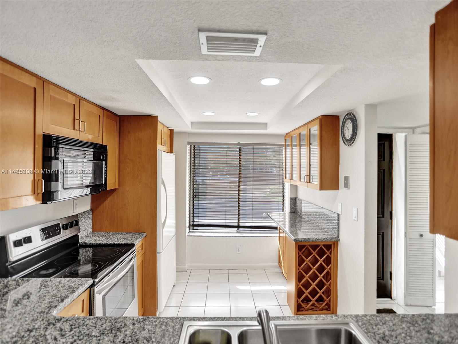 LAKEVIEW TOWNHOUSES CONDO - Residential