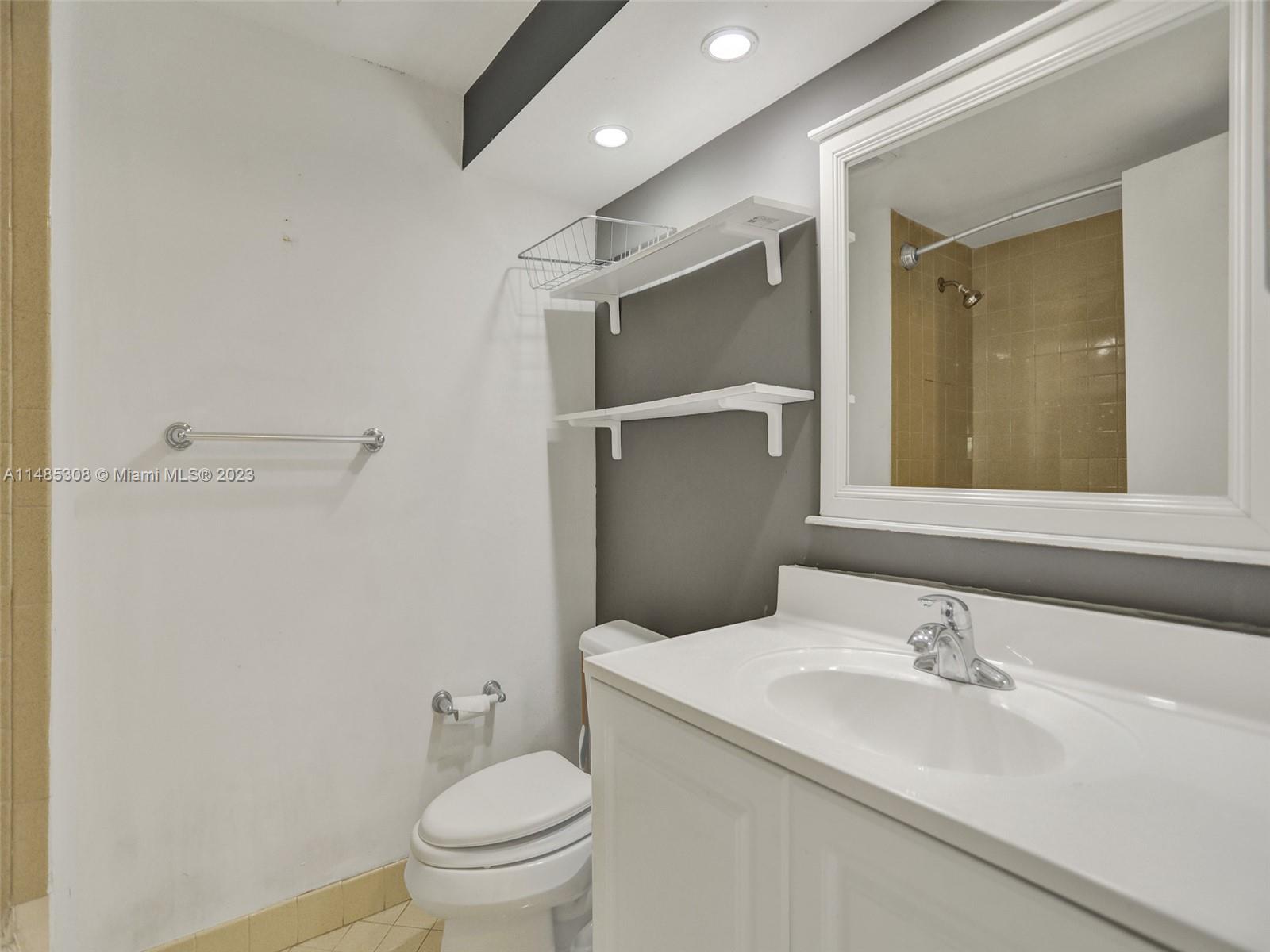 LAKEVIEW TOWNHOUSES CONDO - Residential