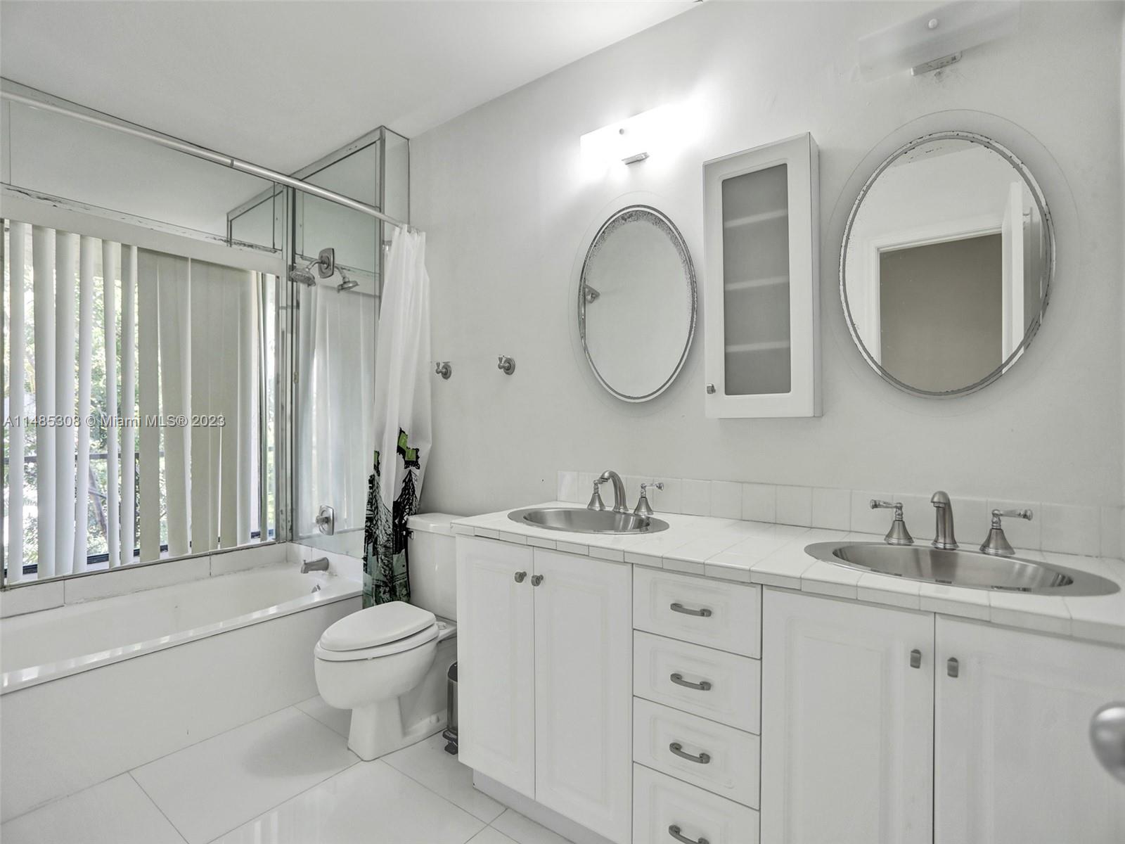 LAKEVIEW TOWNHOUSES CONDO - Residential