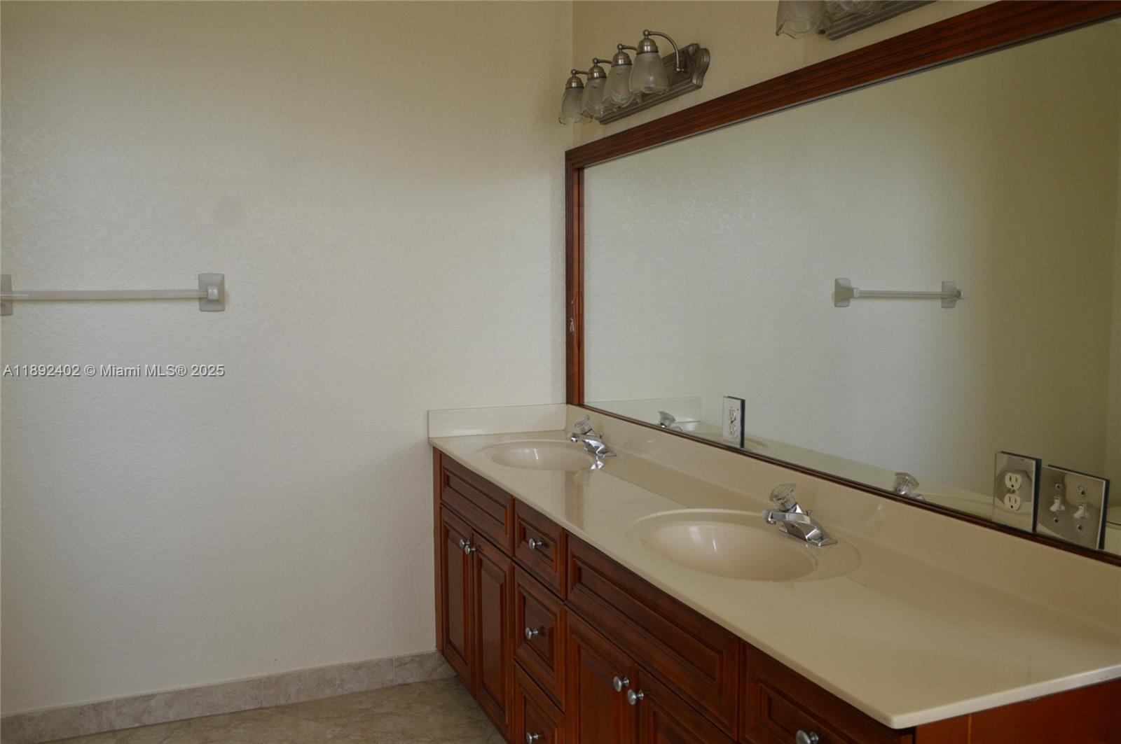 POD 3 AT MONARCH LAKES - Residential