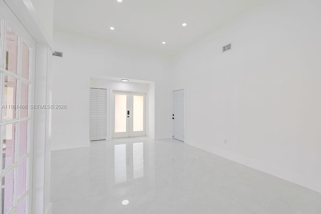 POINCIANA POINTE PHASE 1 - Residential