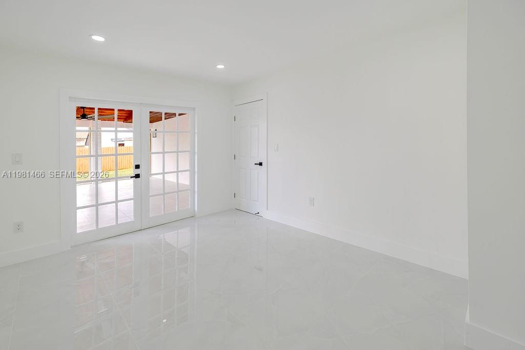 POINCIANA POINTE PHASE 1 - Residential