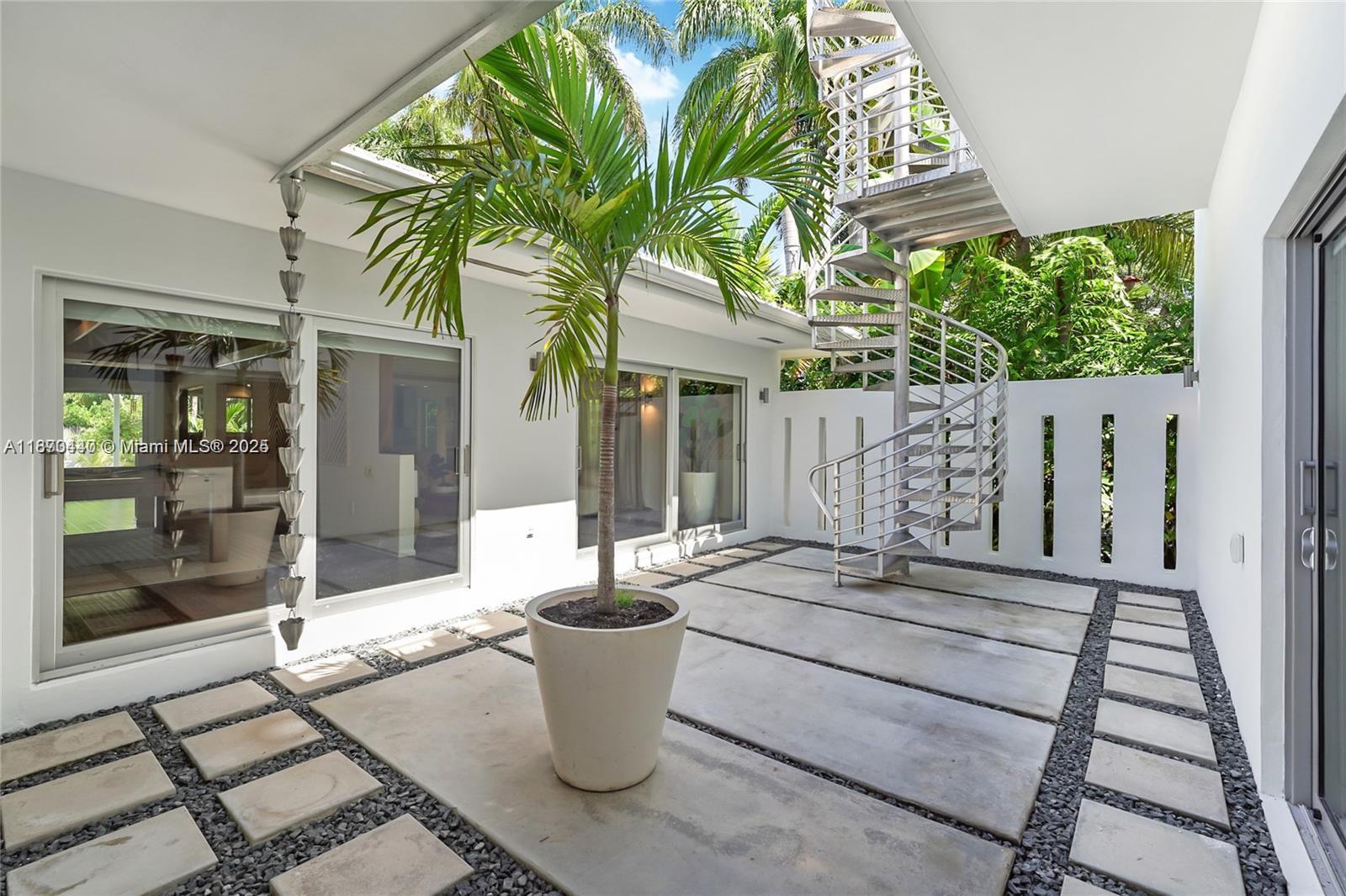 5910 N Bayshore 0
