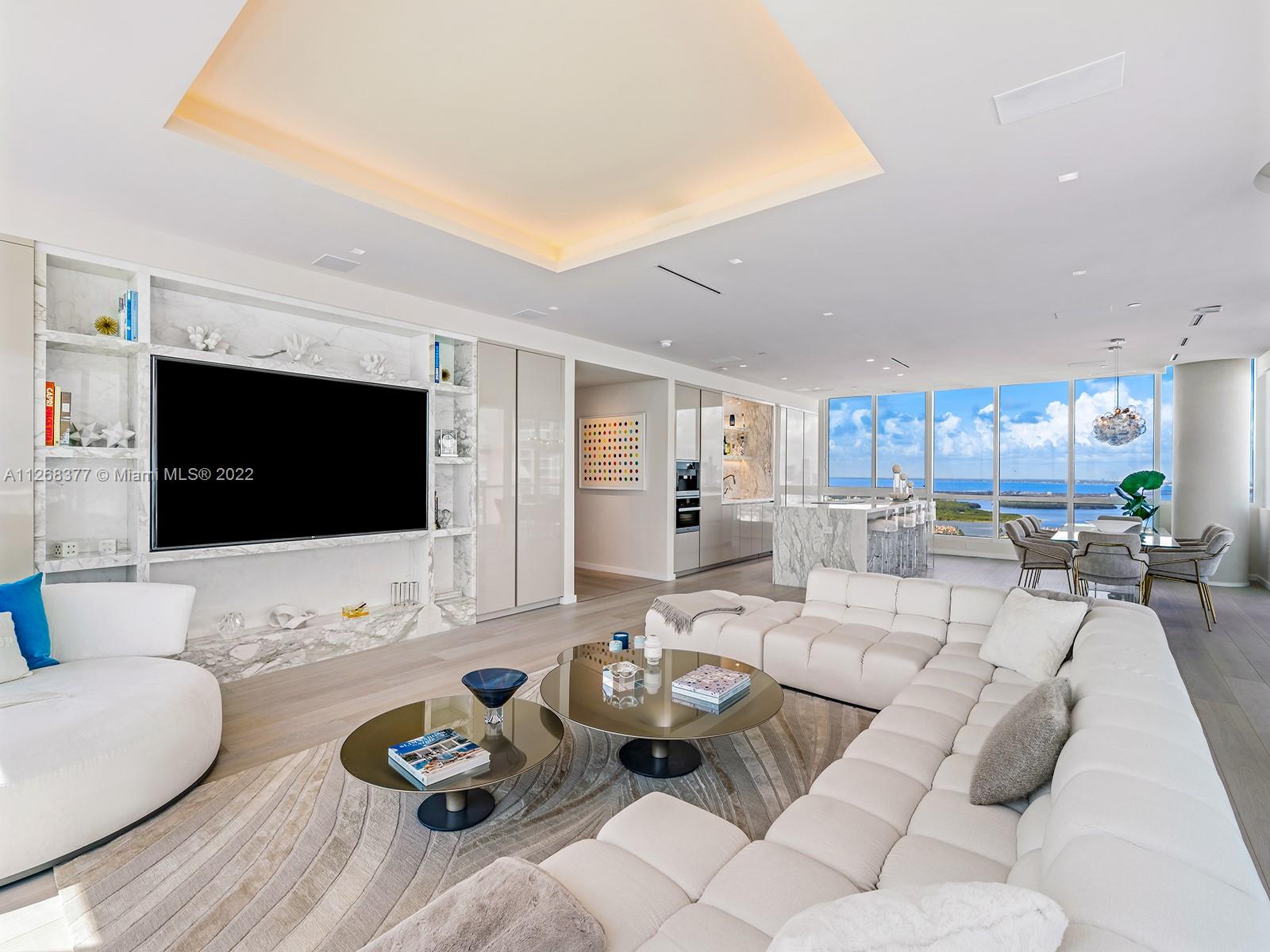 CONTINUUM ON SOUTH BEACH - Residential