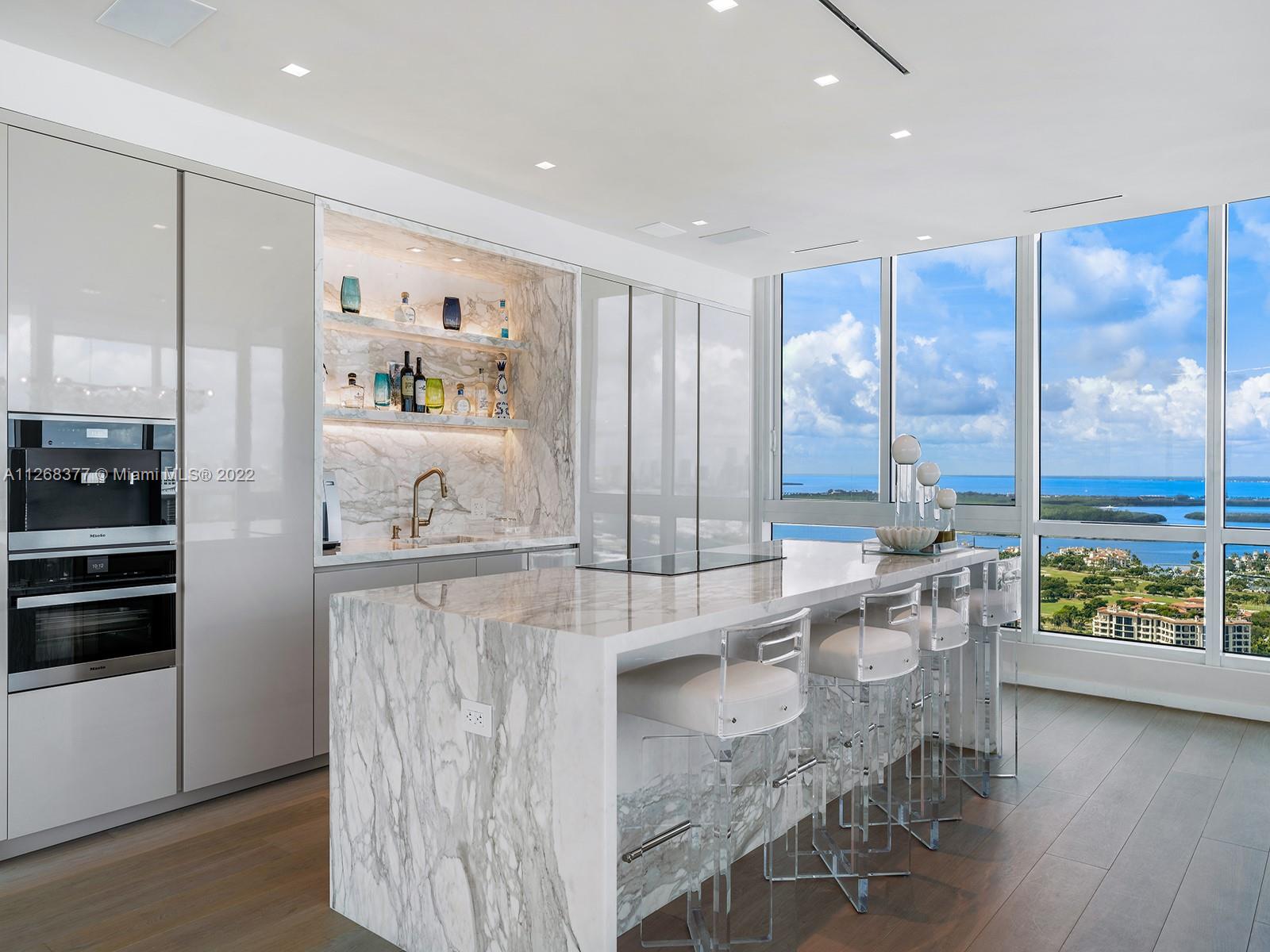 CONTINUUM ON SOUTH BEACH - Residential