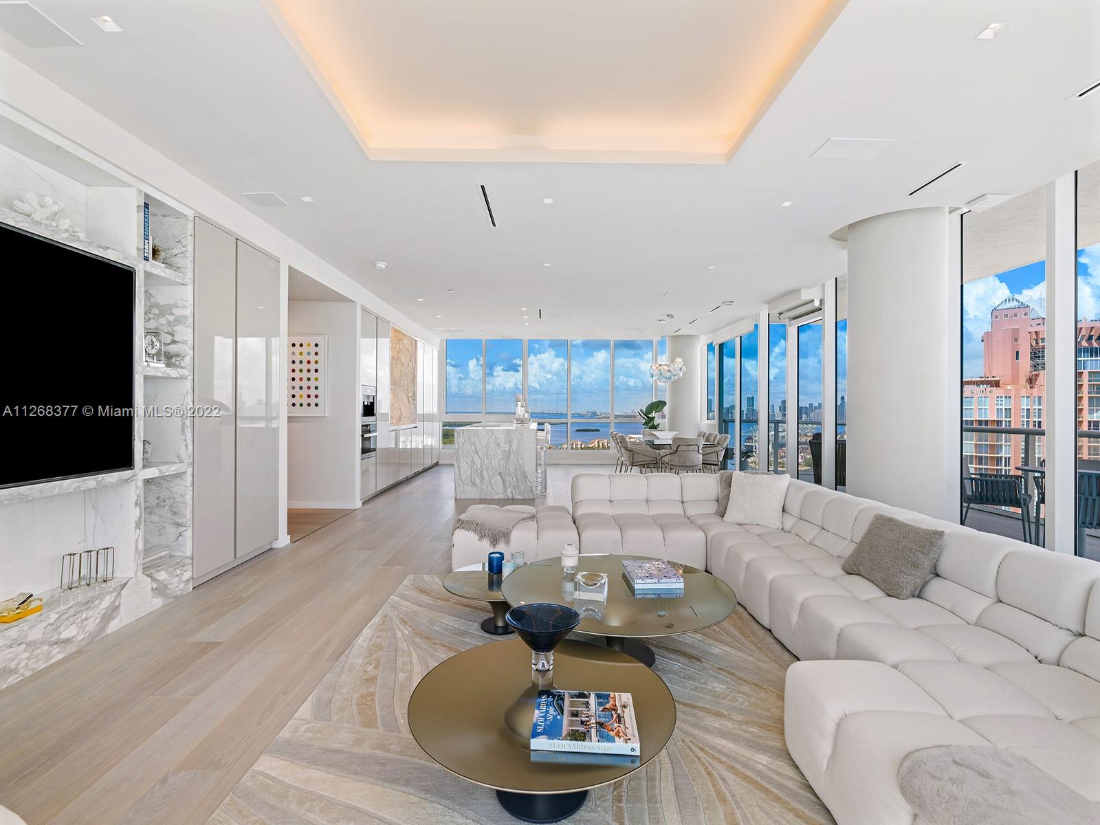CONTINUUM ON SOUTH BEACH - Residential
