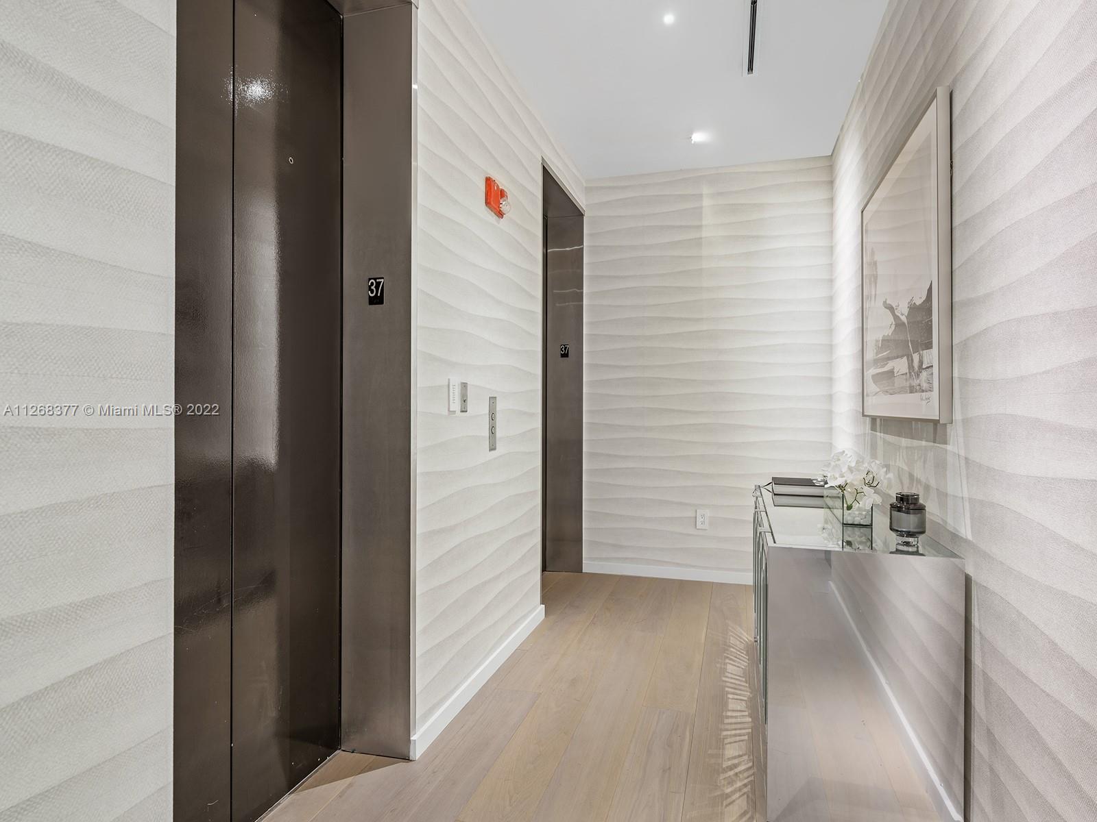 CONTINUUM ON SOUTH BEACH - Residential