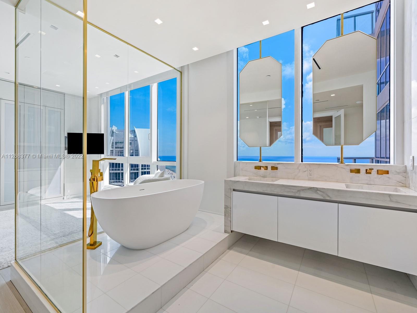 CONTINUUM ON SOUTH BEACH - Residential