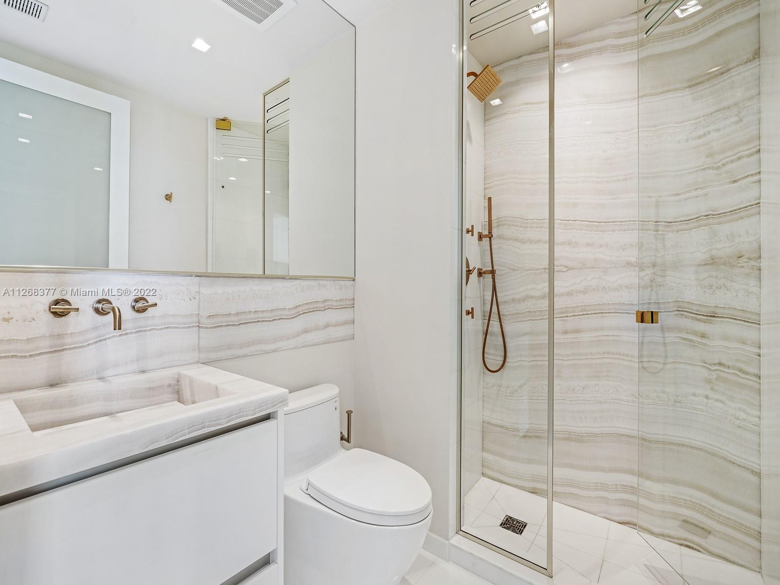 CONTINUUM ON SOUTH BEACH - Residential