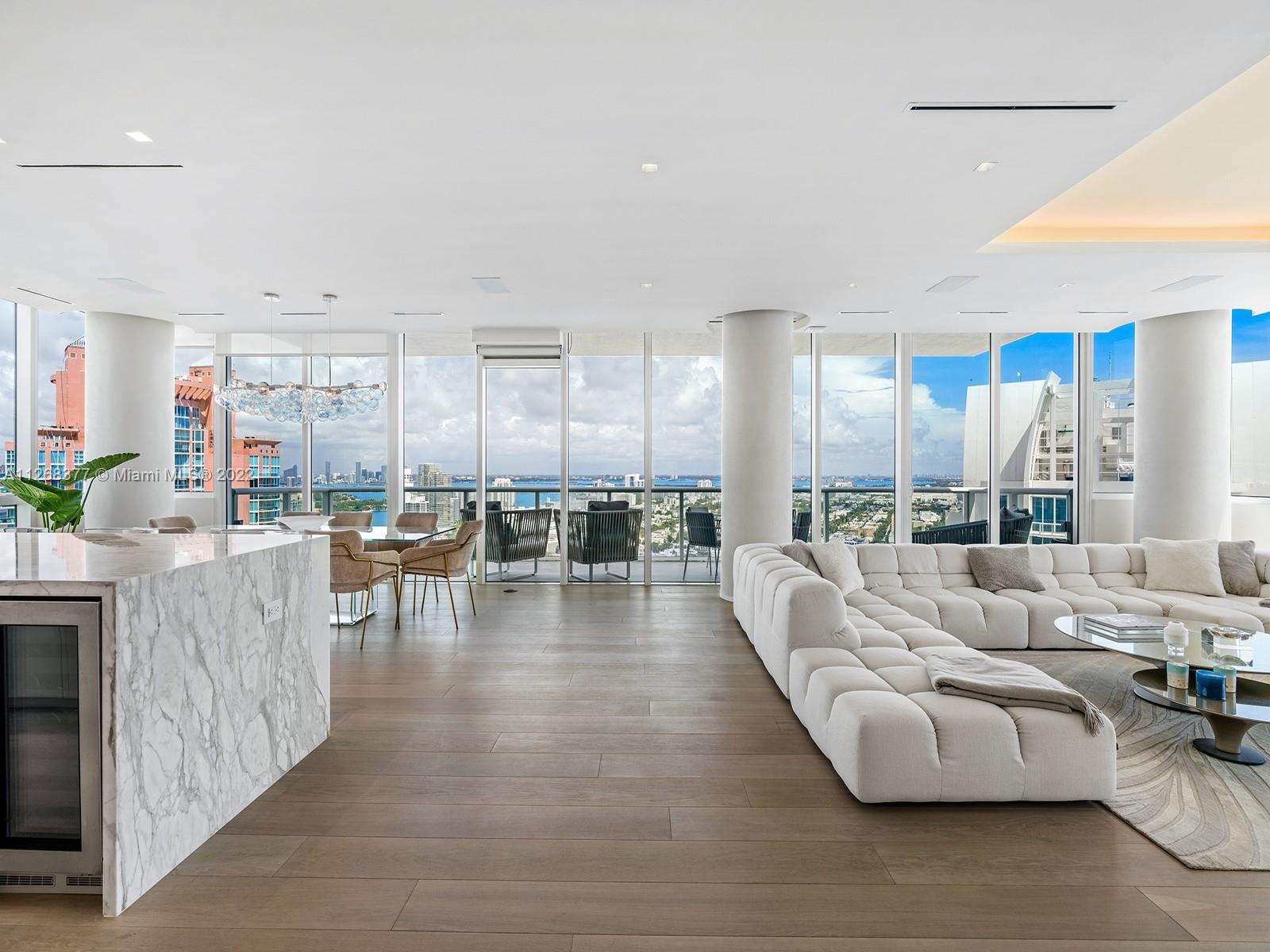 CONTINUUM ON SOUTH BEACH - Residential