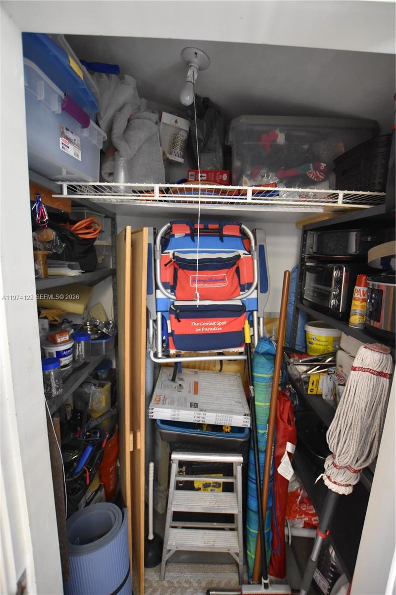 CRESTHAVEN VILLAS CONDO 2 - Residential