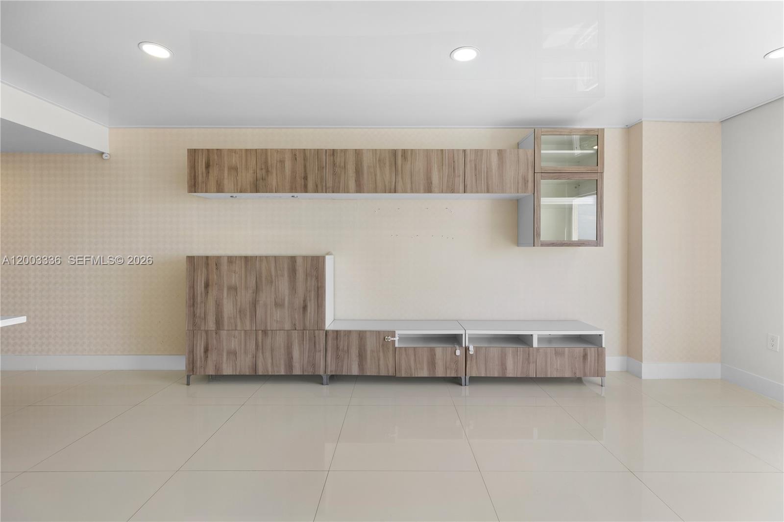 THE ASTON CONDO - Residential