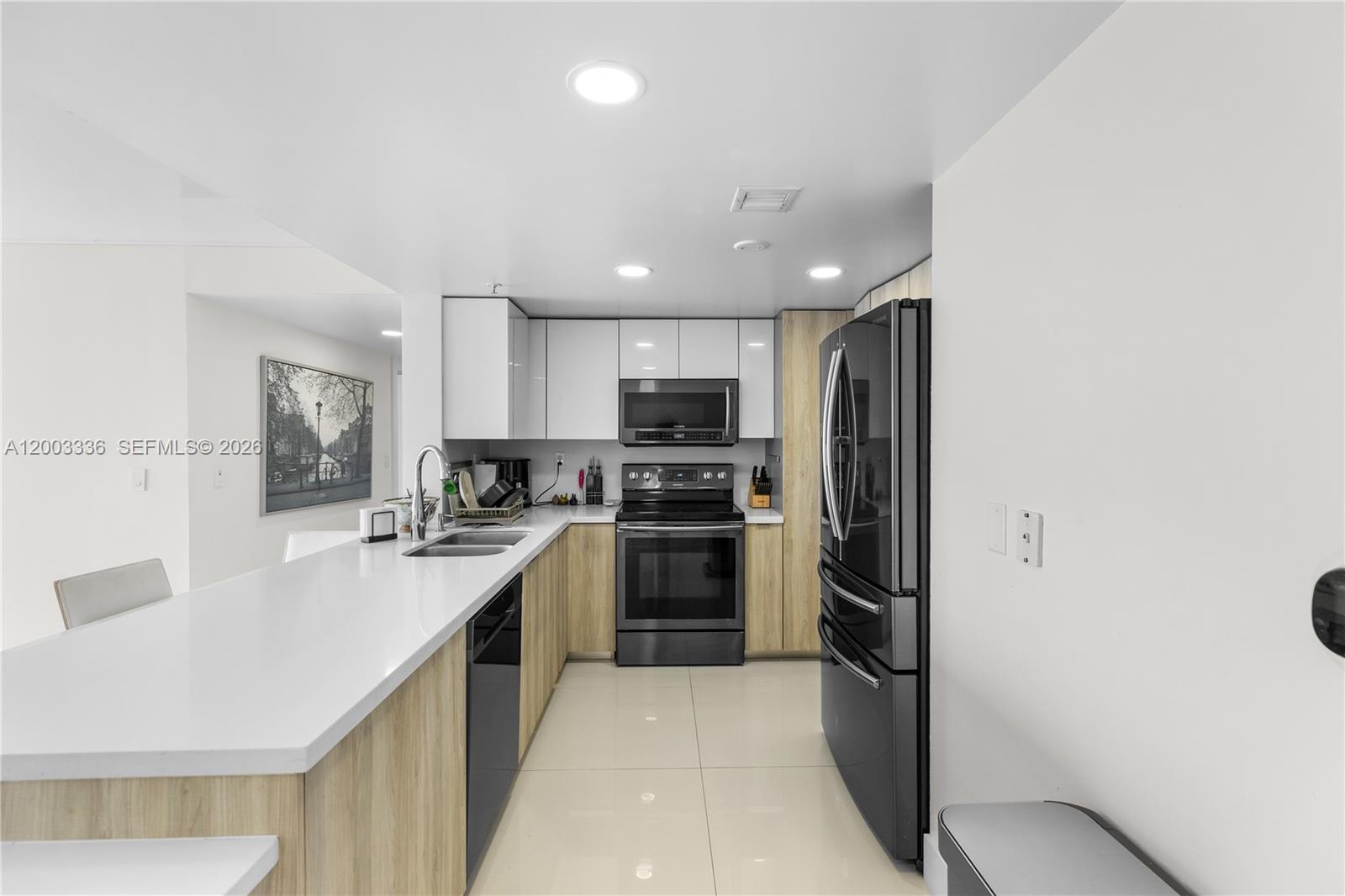 THE ASTON CONDO - Residential