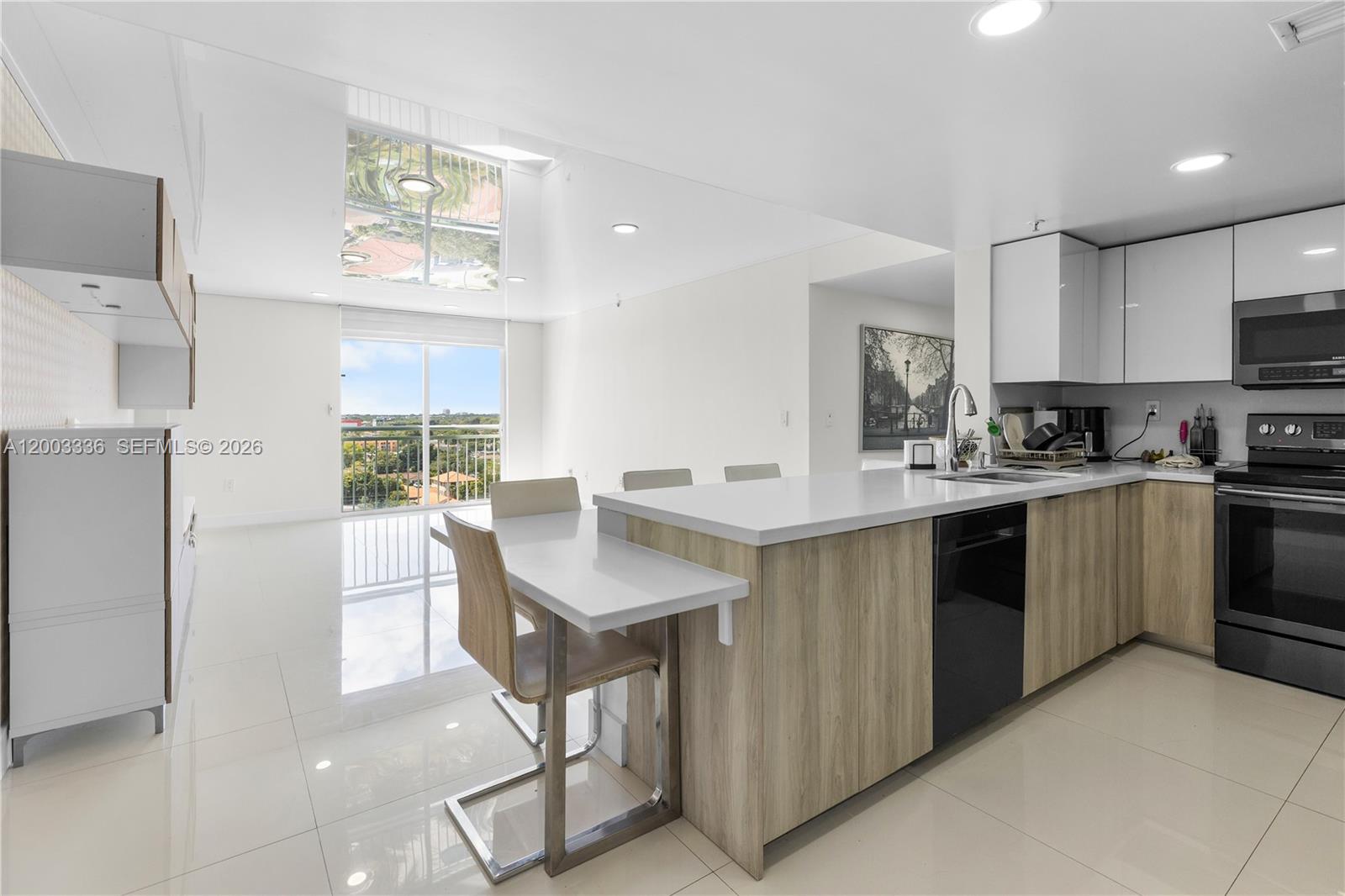 THE ASTON CONDO - Residential