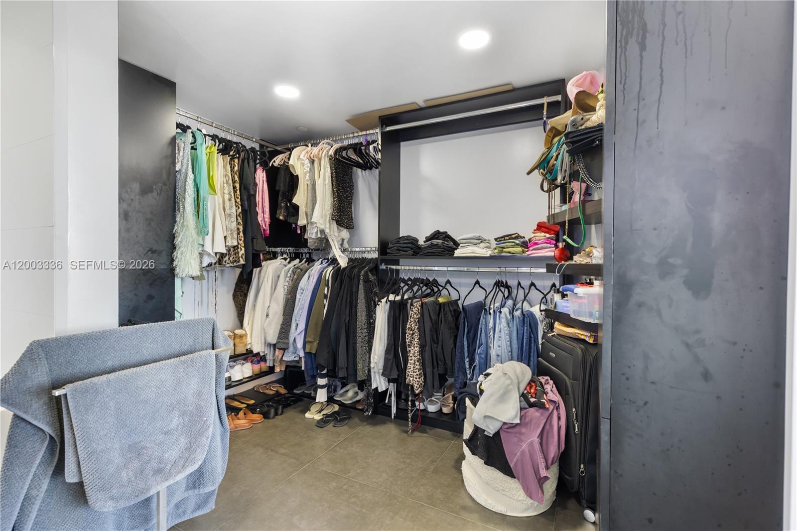 THE ASTON CONDO - Residential