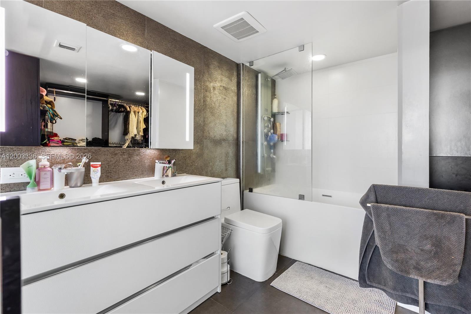 THE ASTON CONDO - Residential