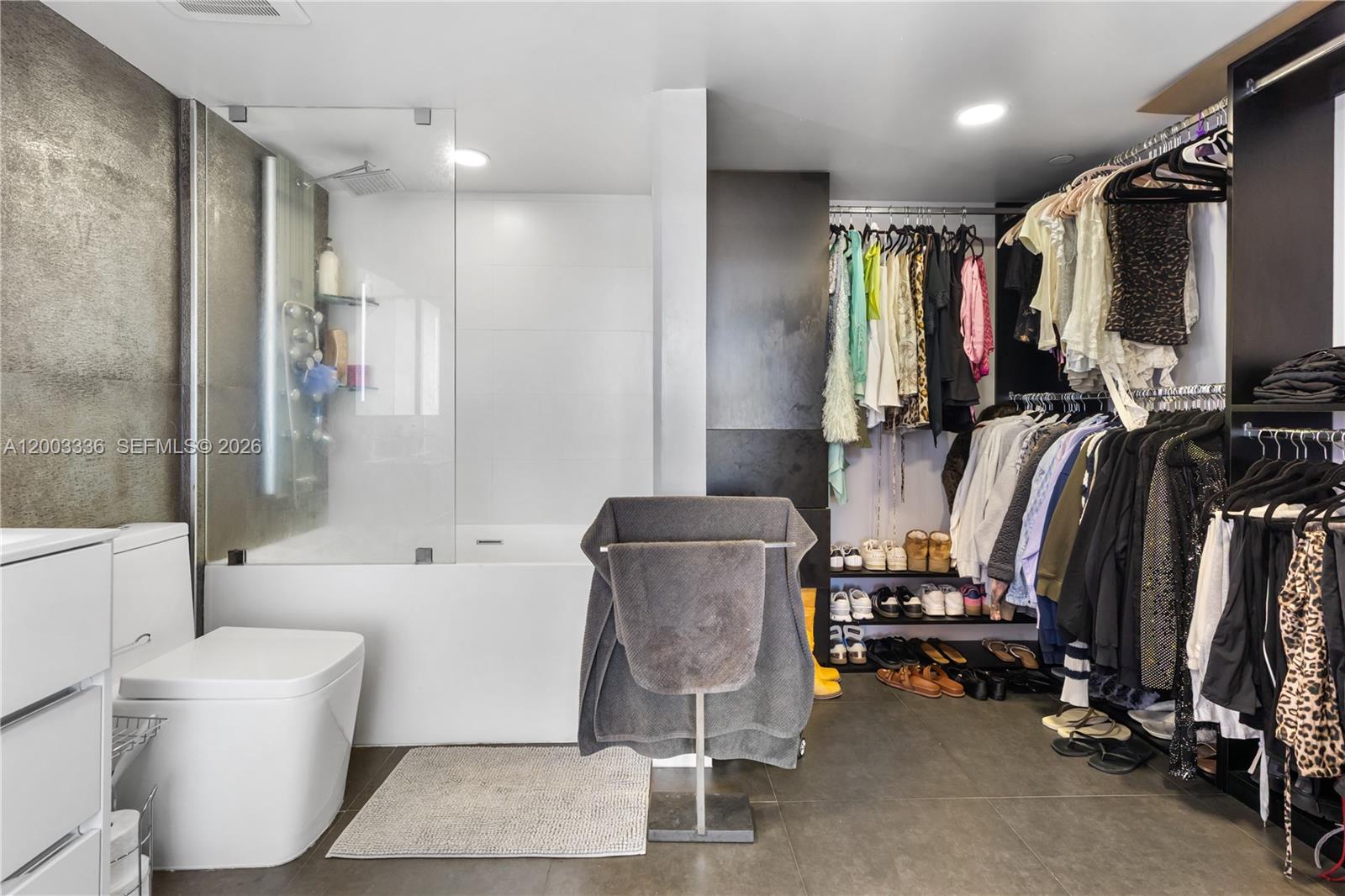 THE ASTON CONDO - Residential