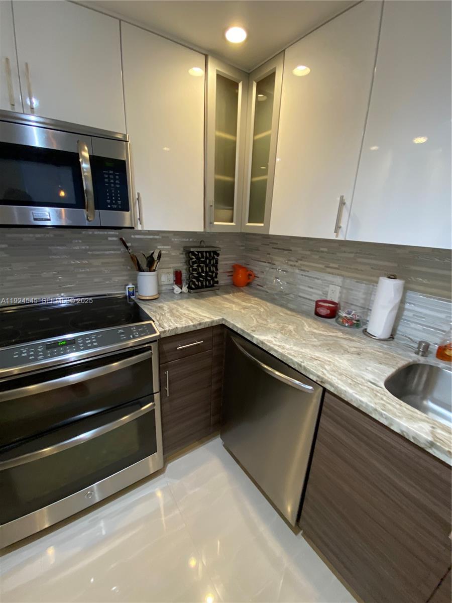 ALLINGTON TOWERS NORTH CO - Residential Lease