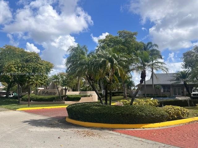 REFLECTIONS AT PEMBROKE P - Residential Lease