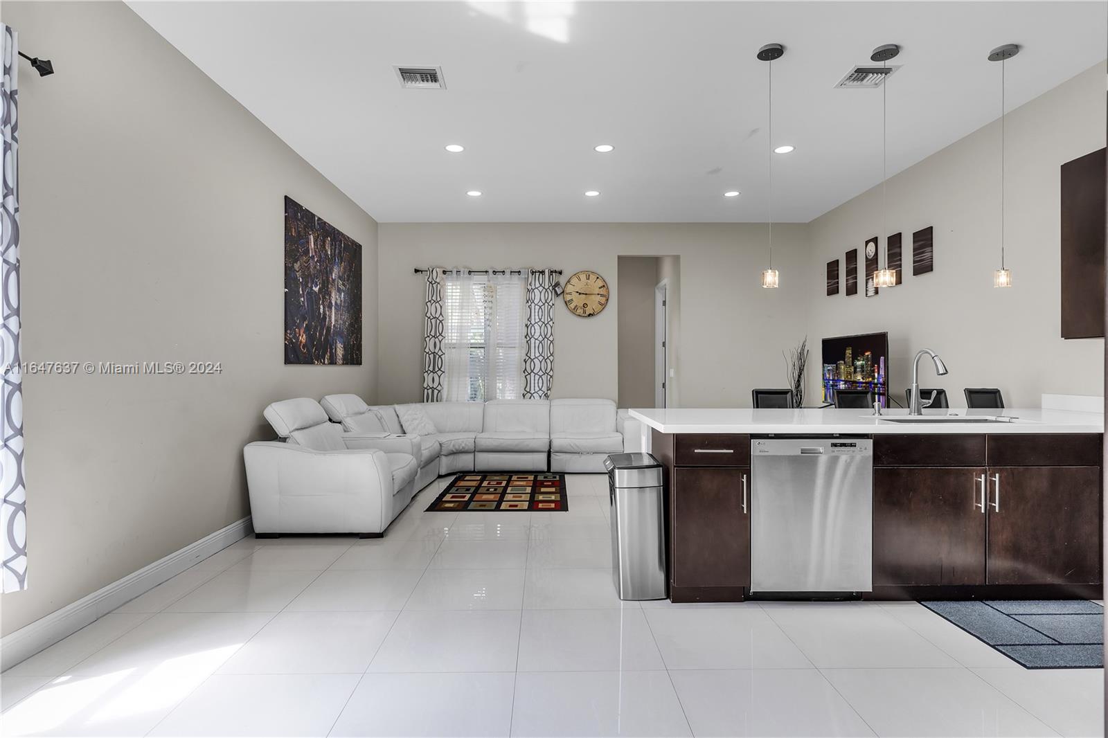 LAUDERDALE - Residential