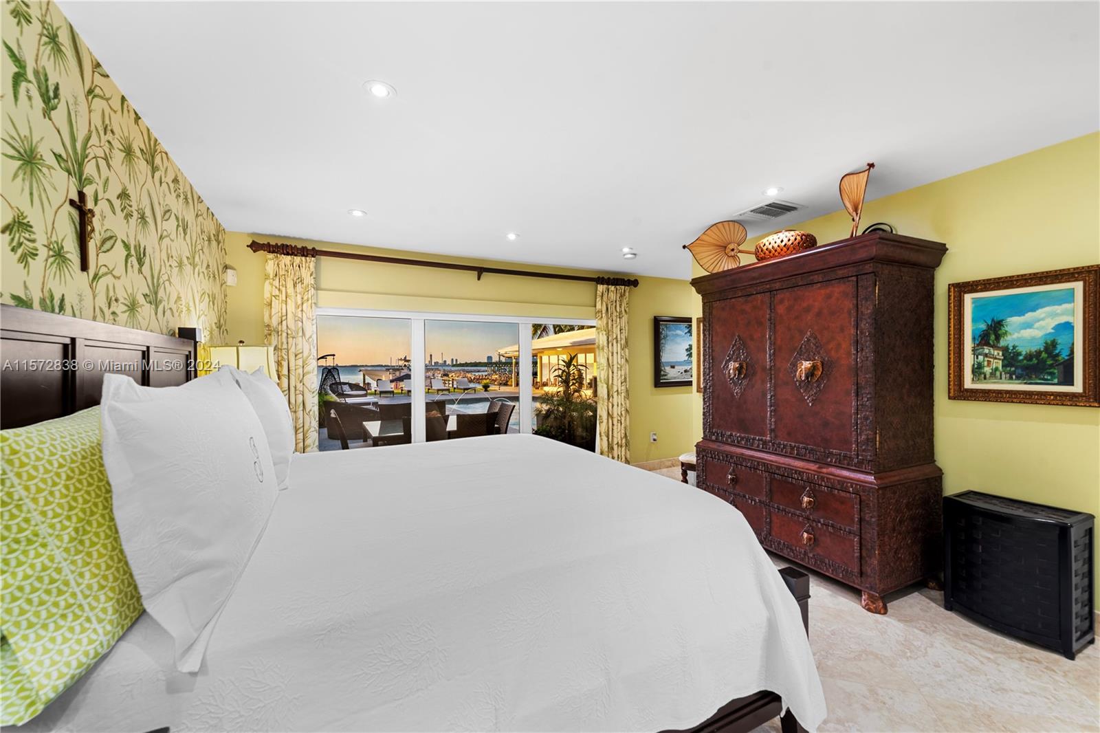 TROPICAL ISLE HOMES SUB 4 - Residential