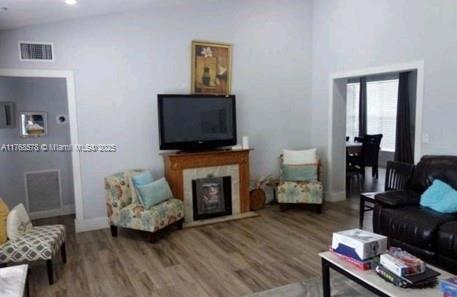 ARCOLA GARDENS - Residential