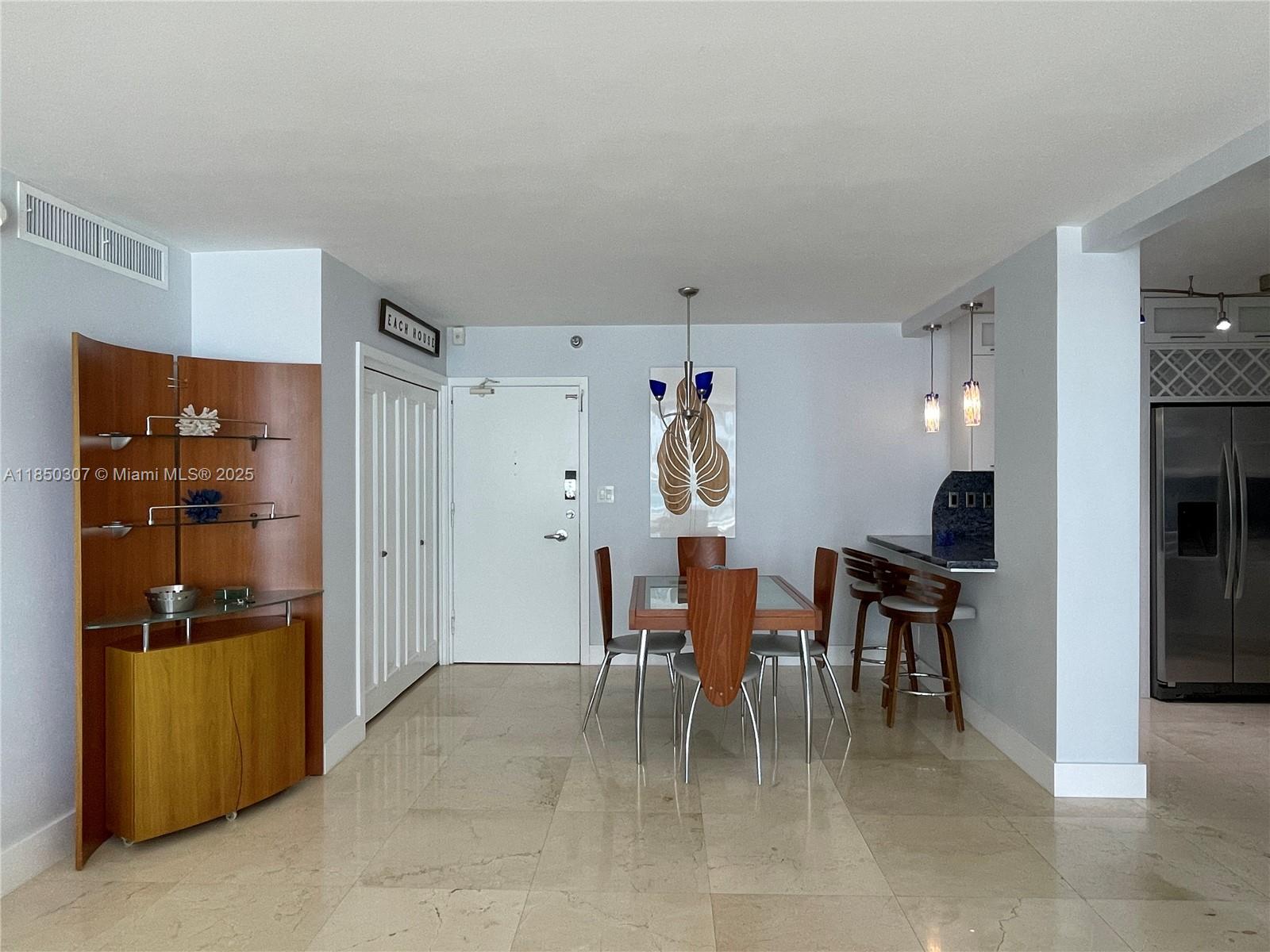 5151 Collins Ave. 825