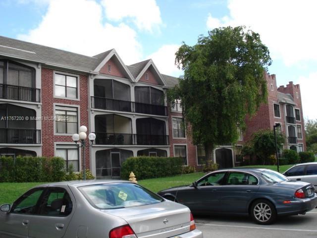 Rental Property at 3760 Inverrary Dr 1Y, Lauderhill, Miami-Dade County, Florida - Bedrooms: 1 
Bathrooms: 2  - $1,400 MO.