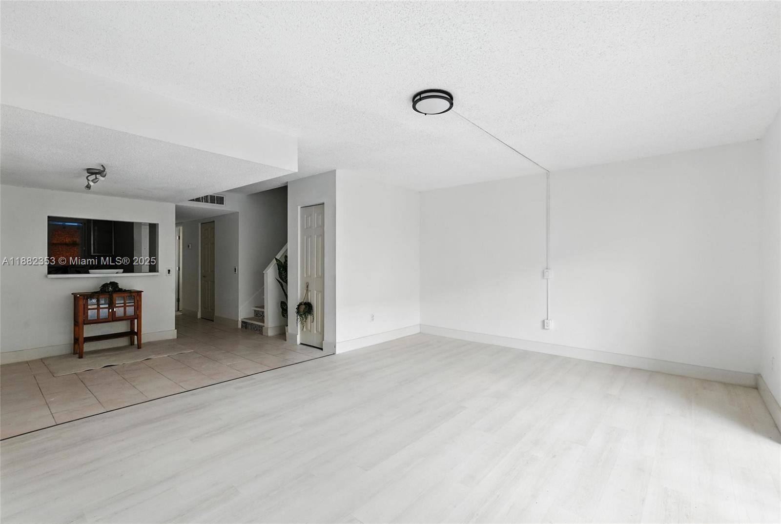 BRENTWOOD WEST TOWNHOUSES - Residential