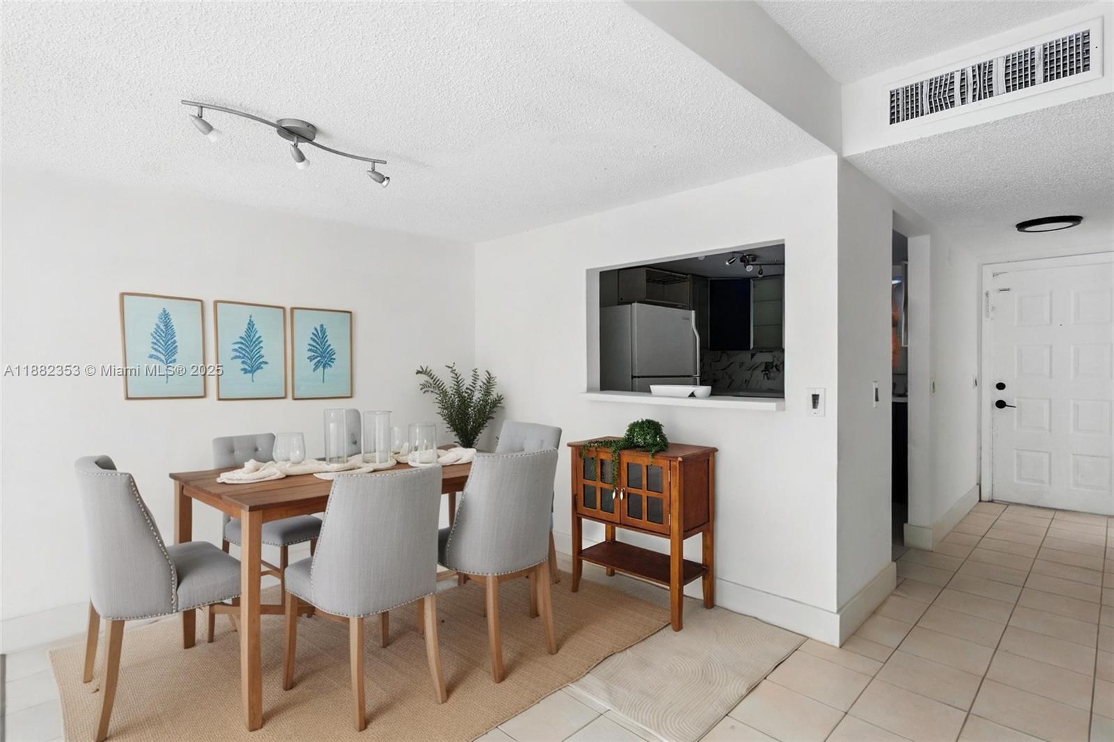 BRENTWOOD WEST TOWNHOUSES - Residential