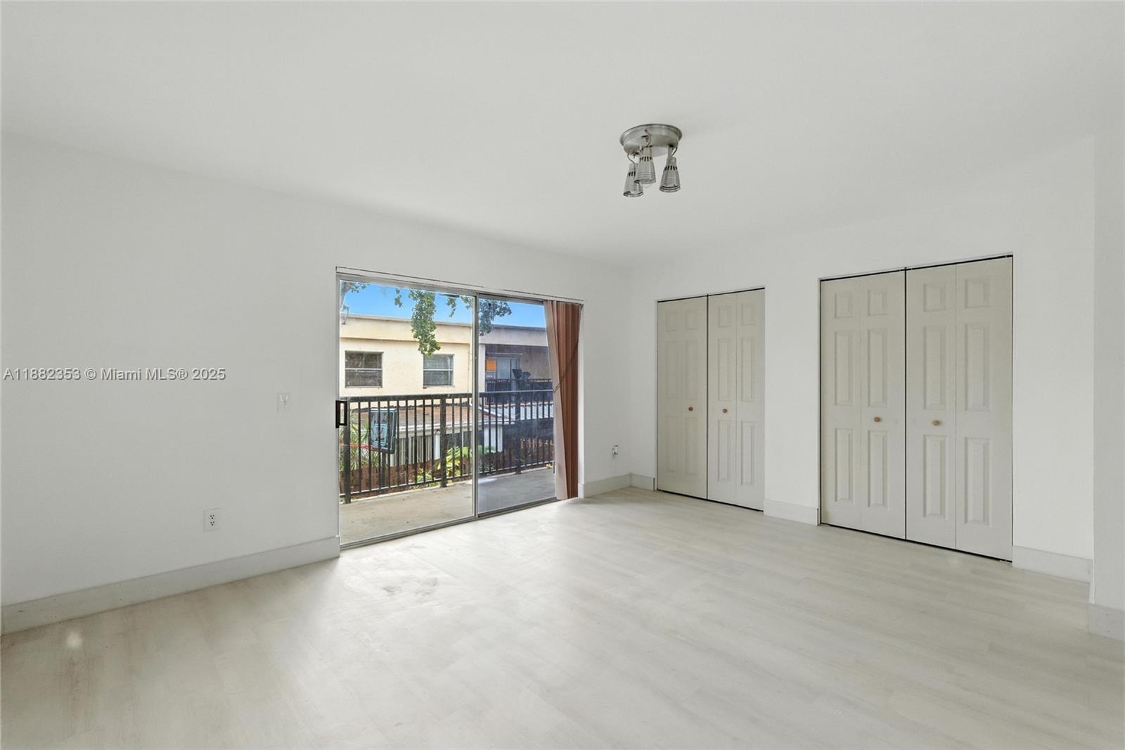 BRENTWOOD WEST TOWNHOUSES - Residential