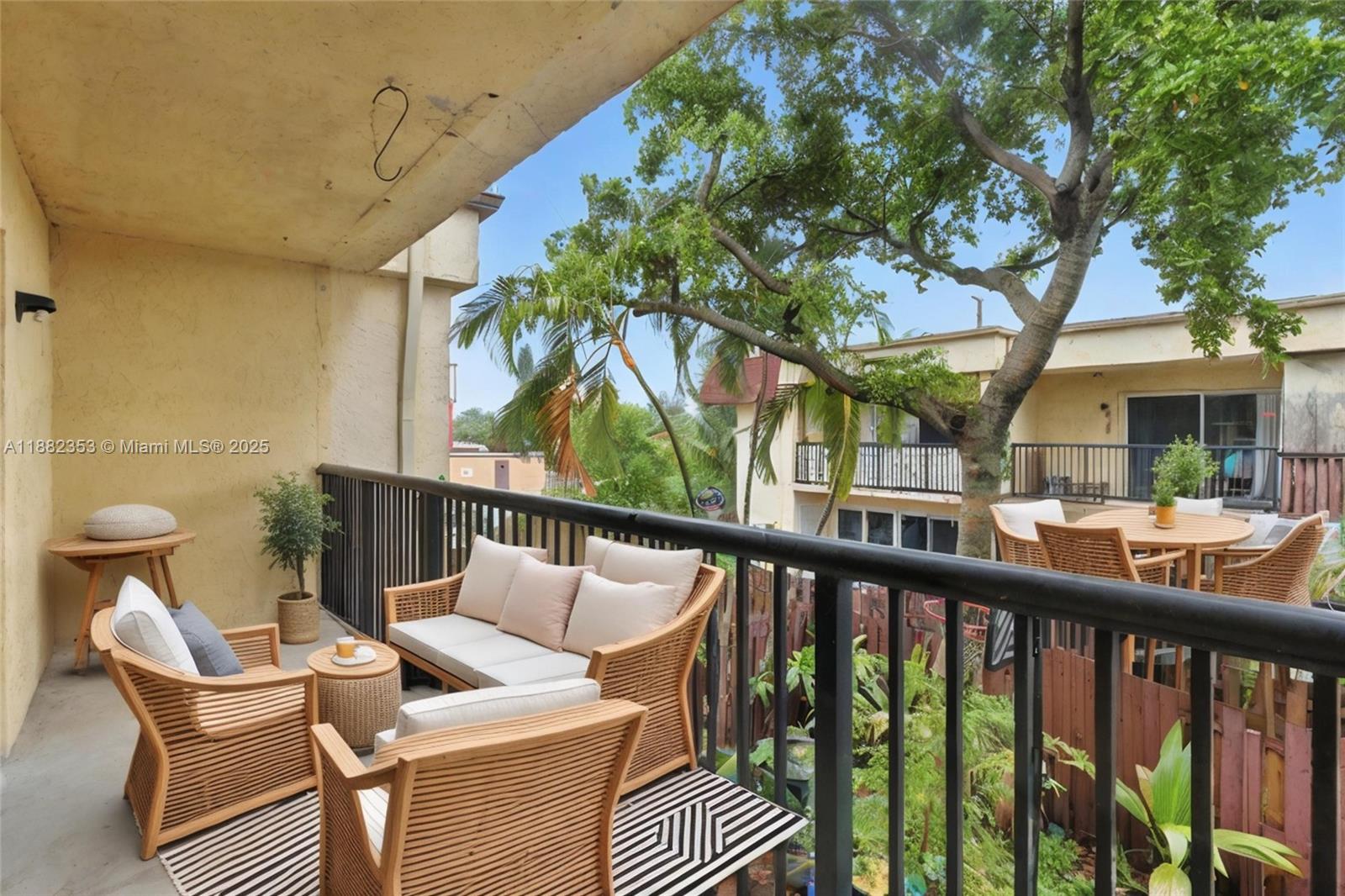 BRENTWOOD WEST TOWNHOUSES - Residential
