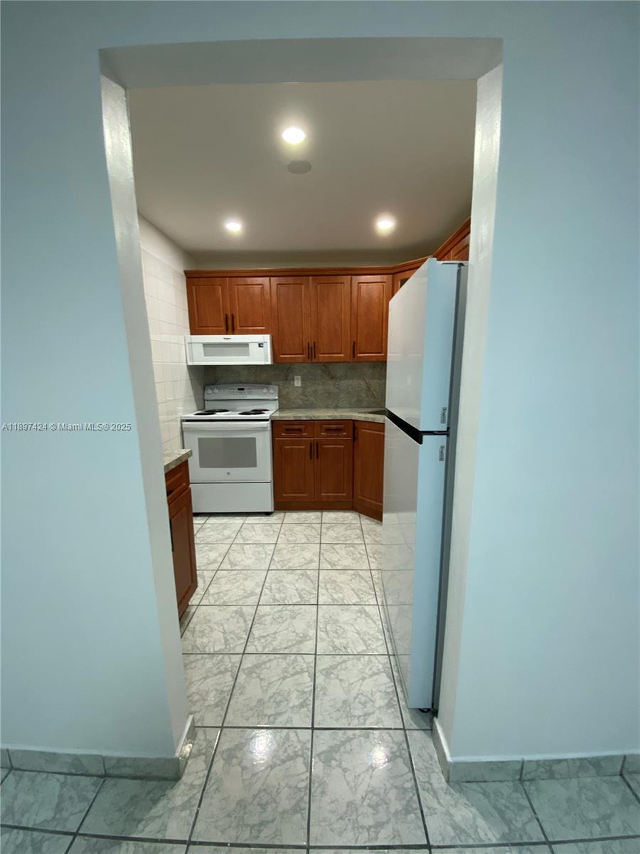 CASTILLIAN CLUB CONDO - Residential Lease