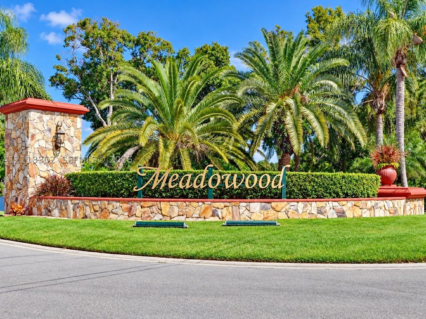9450 Meadowood Dr 202